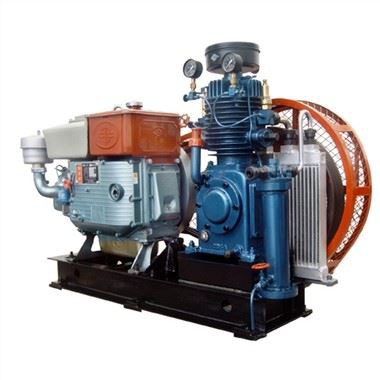 Dyzelinio variklio pavaros jūrinis stūmoklinis oro kompresorius